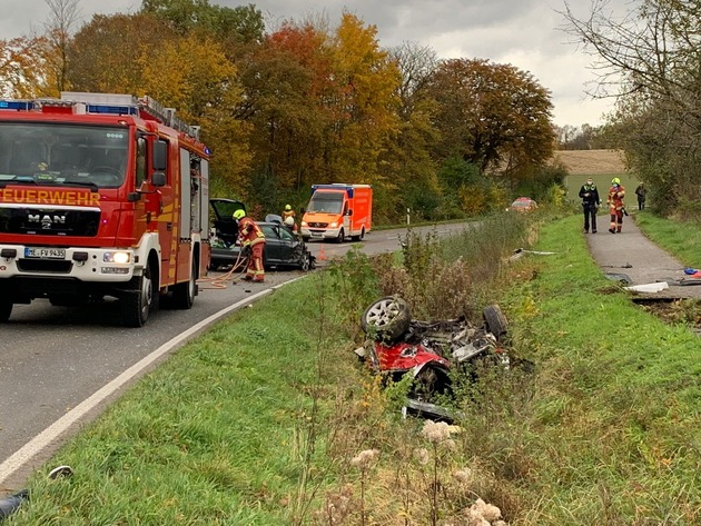 FW-Velbert: Schwerer Verkehrsunfall auf der Asbrucher Straße