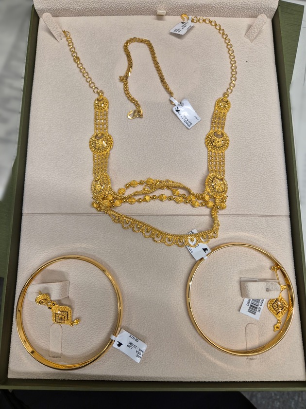 HZA-D: Manchmal ist doch alles Gold, was glänzt. / Zoll am Düsseldorfer Flughafen beschlagnahmt Goldschmuck im Wert von knapp 47.000 Euro.