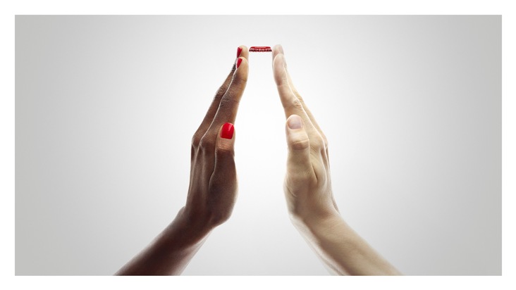 news aktuell GmbH: Coca-Cola gewinnt PR-Bild-Award 2015 mit "Togetherness" von Starfotograf David LaChapelle, eingereicht von fischerAppelt, relations