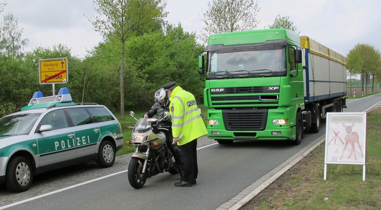 POL-NI: Blitzmarathon der Polizei - Kontrollstellen bei Facebook  -Bilder im Download-