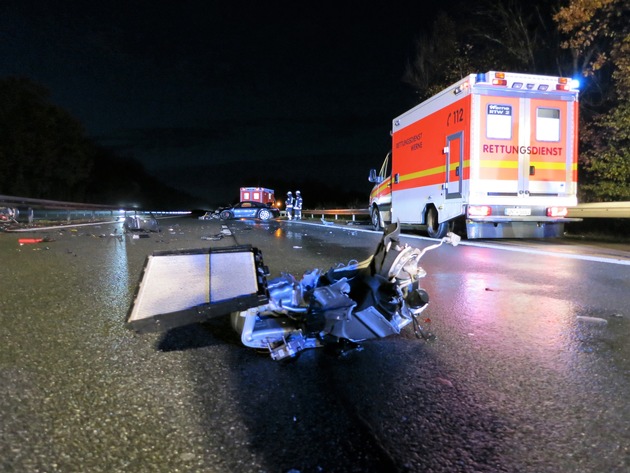 FW-WRN: TH_Person_klemmt - Porsche verunfallt auf der BAB 1