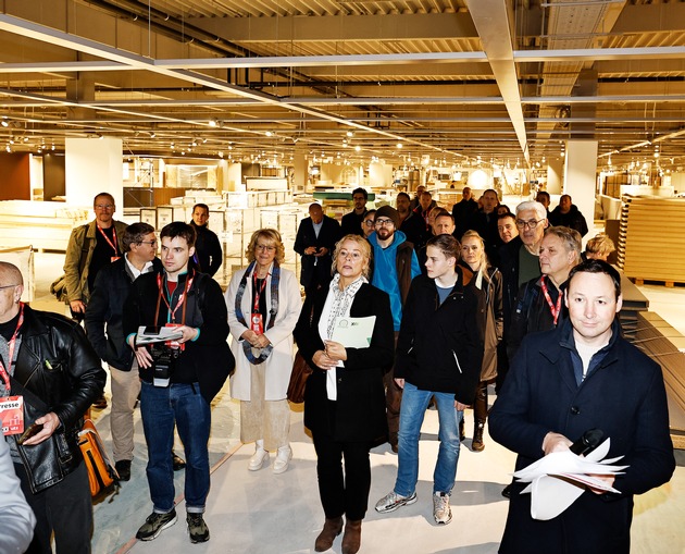 Der Neubau des XXXLutz Möbelhauses in Rangsdorf biegt auf die Zielgerade ein