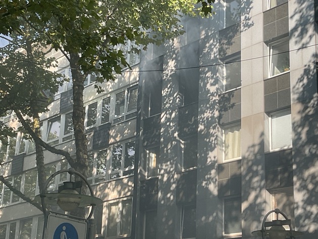 FW-DO: Wohnungsbrand in Dortmunder Innenstadt-Eine Person und zwei Katzen verletzt
