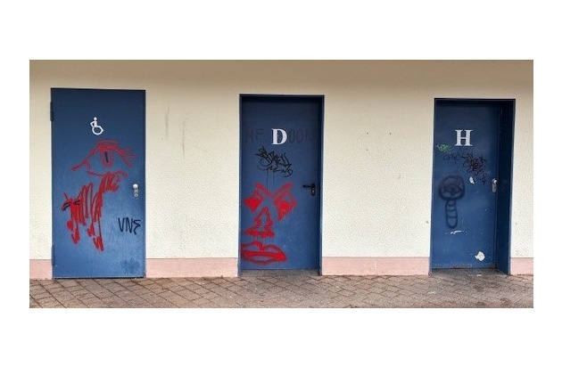 POL-PDTR: Graffiti Besch&auml;digung von Gemeindeeigentum am Busbahnhof in Morbach.