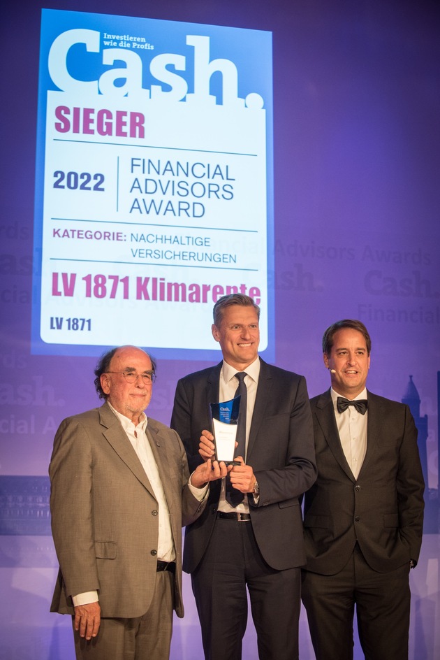 Ausgezeichnet: LV 1871 Klimarente powered by ÖKOWORLD gewinnt die Financial Advisors Awards 2022 auf der Cash. Gala in Hamburg