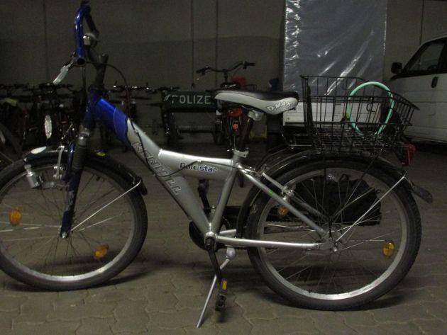POL-HOL: Täter ja - aber Geschädigte Nein: Polizei sucht Eigentümer von Fahrrädern - Drei Räder konnten bisher nicht zugeordnet werden -