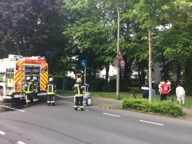 FW-BN: Einsatzreicher Sonntag für Feuerwehr und Rettungsdienst Bonn / 1 Person aus dem Rhein gerettet, 18 Brandschutz- und Hilfeleistungeinsätze sowie 112 Rettungsdiensteinsätze innerhalb von 12 Stunden