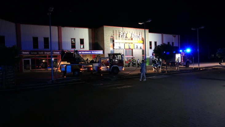 Feuerwehr Kalkar: Brand im Kalkar - Fitnessstudio erneut betroffen