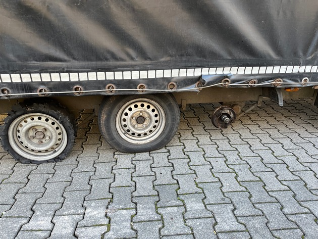 POL-OF: Abgefahrene Reifen - Reifenreste - gar keine Reifen: Desolater Anhänger an die Kralle gelegt; empfindliche Strafen für Fahrer und Halter