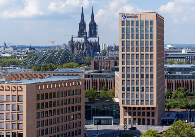 Zurich Gruppe Deutschland und Deutsche Bank weiten exklusive Partnerschaft auf die Marke Postbank aus