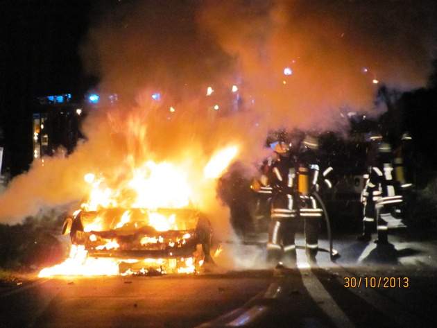 POL-WL: Strechtlimousine ausgebrannt