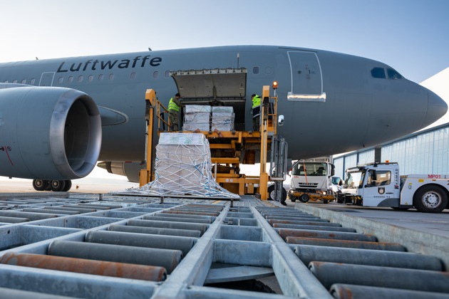 Corona-Hilfe: Luftwaffe bringt 80 Beatmungsgeräte nach Brasilien