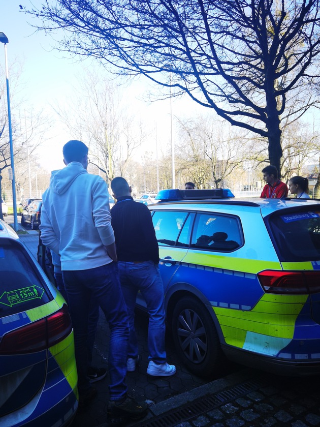 POL-GOE: Künftige Studierende lernen die Polizeidirektion Göttingen kennen - Schnuppertag gibt angehenden Polizistinnen und Polizisten Einblick in ihren zukünftigen Arbeitsplatz.