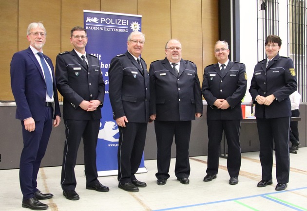 POL-Pforzheim: (CW) Nagold - Leiter des Polizeireviers Klaus Armbruster feierlich in den Ruhestand verabschiedet - Klaus Ziegler wird Nachfolger