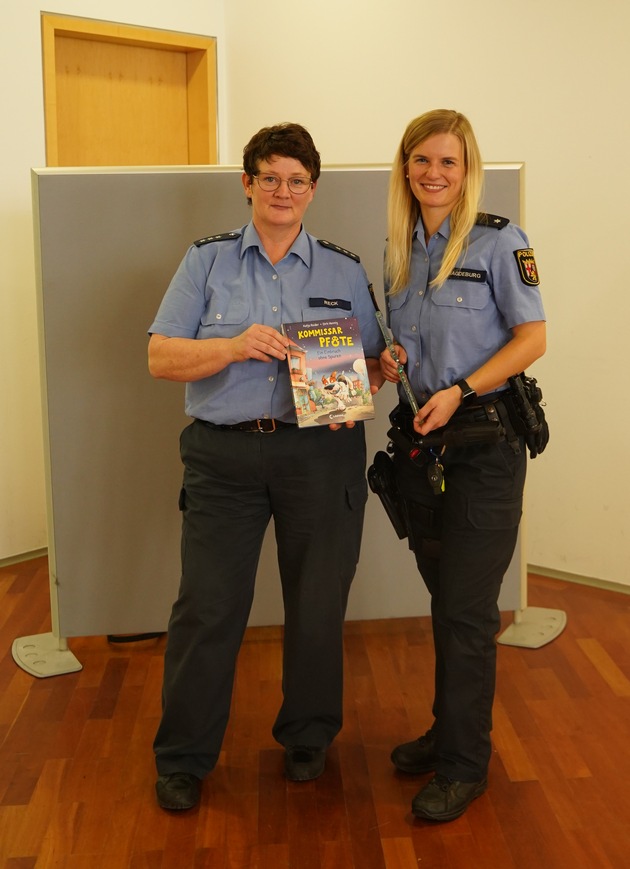 POL-PPMZ: Mainzer Polizistinnen lesen für Grundschulkinder