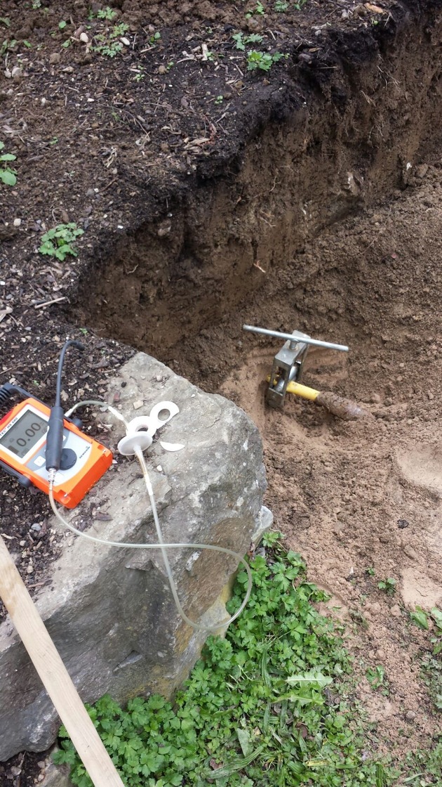 FW-OE: Gasleitung bei Gartenarbeiten beschädigt