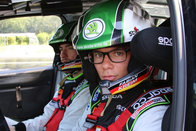 SKODA Pilot Kreim fährt scharfen Test für die ADAC Rallye Deutschland (FOTO)