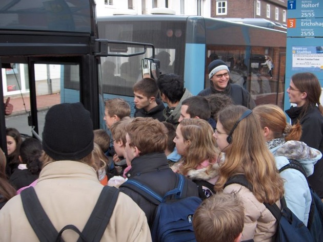 POL-NI: Resuemee zur Aktion &quot;Freundliches Miteinander - Null Toleranz für Störenfriede im Stadtbus&quot; - Bilder im Download -