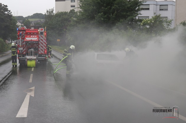 FW-MK: Fahrzeugbrand am Hellweg