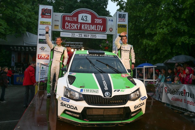 Rallye Italien: Zweiter Härtetest für den SKODA Fabia R5 in der FIA Rallye-Weltmeisterschaft (FOTO)