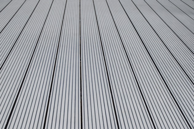 Pressemitteilung: Mit Sichtschutz trotz kahlen Hecken, witterungsfesten Fassaden und pflegeleichten Terrassendielen durch den Winter - WPC-Produkte spielen auch im Winter ihre Stärken aus