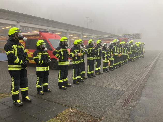 FW-OE: 28 neue Atemschutzgeräteträger für die Feuerwehren im Kreis Olpe