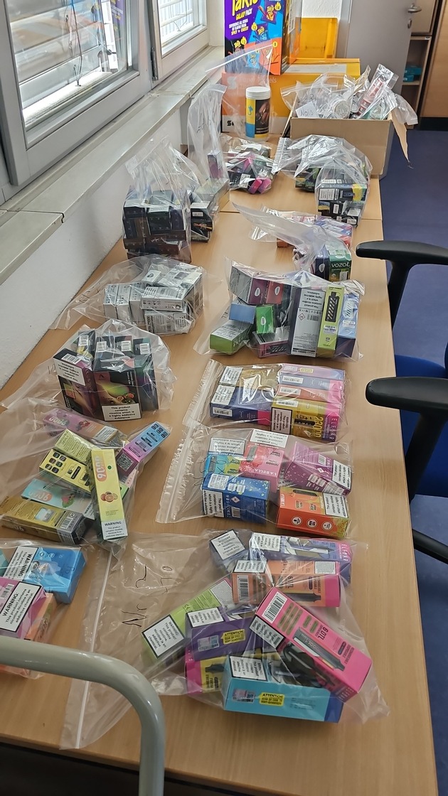 POL-GÖ: (220/2025) Gemeinsame Polizei- und Zolleinsätze in Göttingen: Illegale Vapes - Tabakläden durchsucht, Waren beschlagnahmt