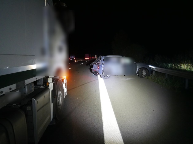POL-ROW: ++ Tödlicher Verkehrsunfall auf der A1: Polizei sucht dringend Zeugen ++ Bitte teilen! ++