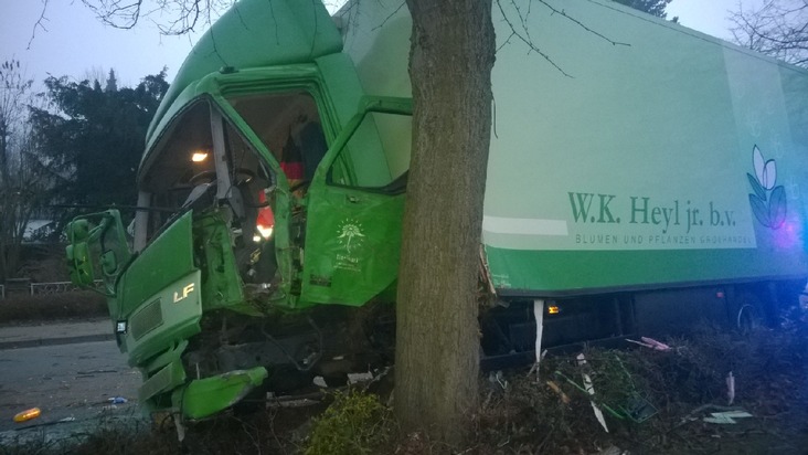 POL-NOM: Schwerer Unfall mit glimpflichem Ausgang