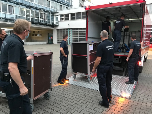 FW-BO: Feuerwehr Bochum unterstützt Feuerwehr Herne bei Gefahrstoffaustritt in Eishalle