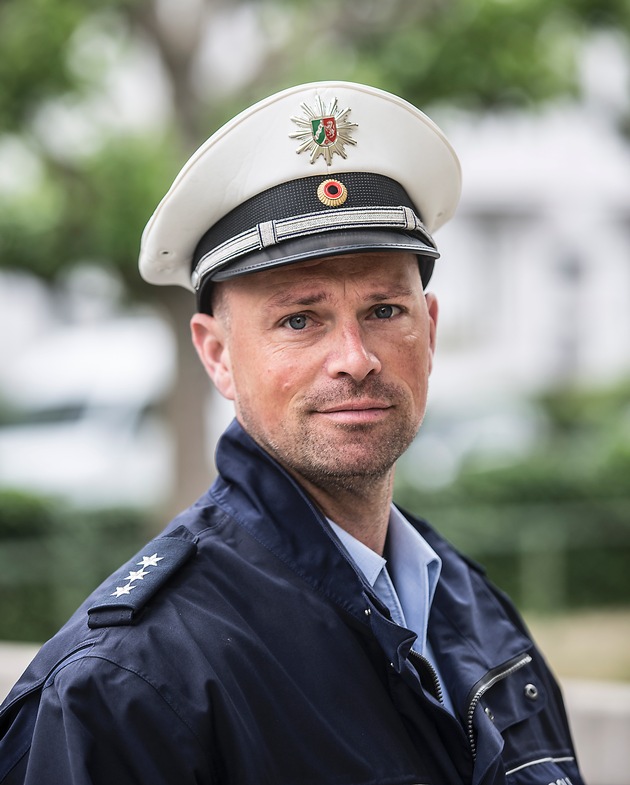 POL-D: Oberkassel - Neues Gesicht für den Bezirksdienst im Linksrheinischen - &quot;Kind der Inspektion Mitte&quot; Enno Schüler stellt sich vor