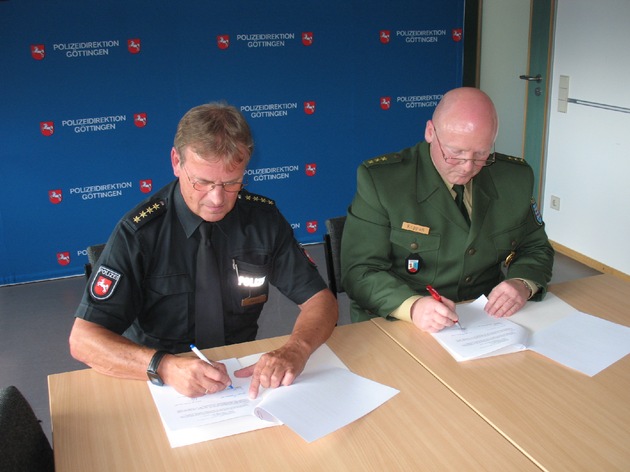 POL-GOE: (1087/2007) Polizeiführung aus Nordhausen zu Gast bei der Polizeidirektion Göttingen - Zusatzvereinbarung über die Wahrnehmung vollzugspolizeilicher Aufgaben auf der Autobahn 38 unterschrieben