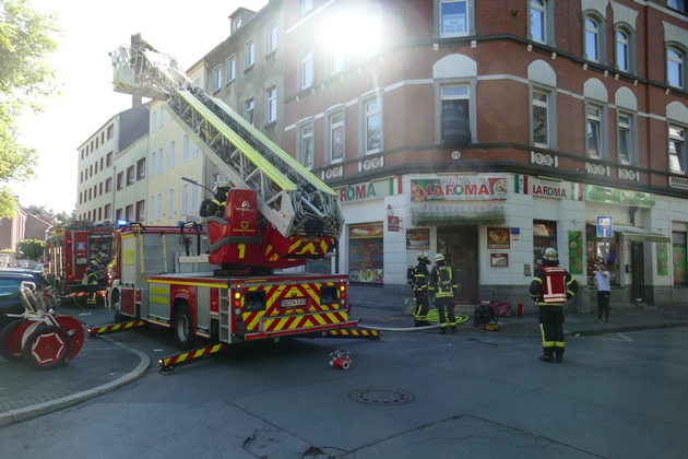 FW-DO: Brand in Pizzeria führt zu Rauchausbreitung in Wohnungen