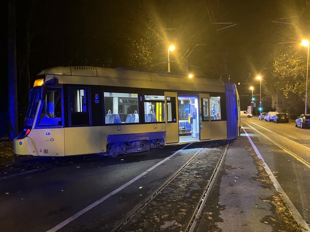 FW-MH: Straßenbahn 112 entgleist - keine Verletzten