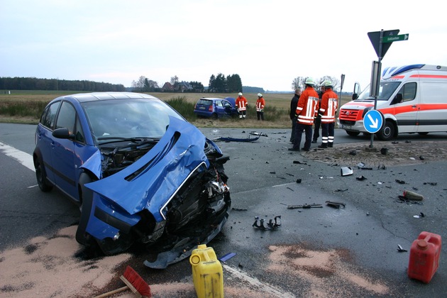 POL-WL: Vorfahrt missachtet, Zwei Verletzte ++ Requisiten einer Feuerwehrübung sorgten für Aufregung ++ Pkw ohne Zulassung, Fahrer mit Promille ++ und weitere Meldungen