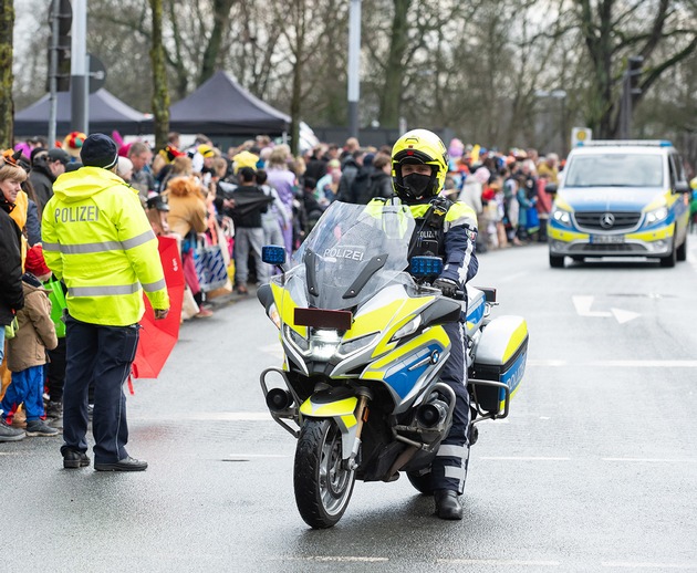 POL-RE: Bottrop/ Dorsten/ Recklinghausen: Friedliche Feiern am Rosenmontag - vorläufige Bilanz
