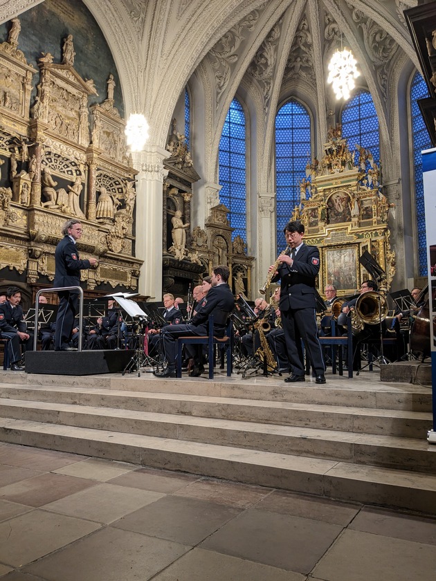 POL-CE: Spendenübergabe Benefizkonzert Polizeiorchester Niedersachsen