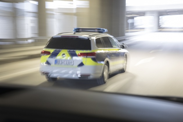 HZA-KA: ZOLL vollstreckt offene Lkw-Mautforderung - Anhänger vorübergehend gepfändet