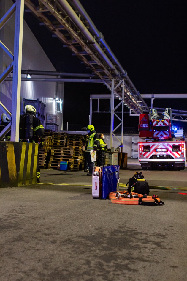 FW-MK: Austritt einer Elektrolytlösung in einem Labor sorgt für Feuerwehr Einsatz