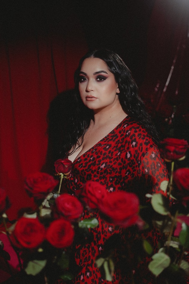 Zum Muttertag veröffentlicht Bahar Kizil ihre emotionalste Single – „MAMA“ ist eine bewegende Hommage an alle Gastarbeiter-Mütter