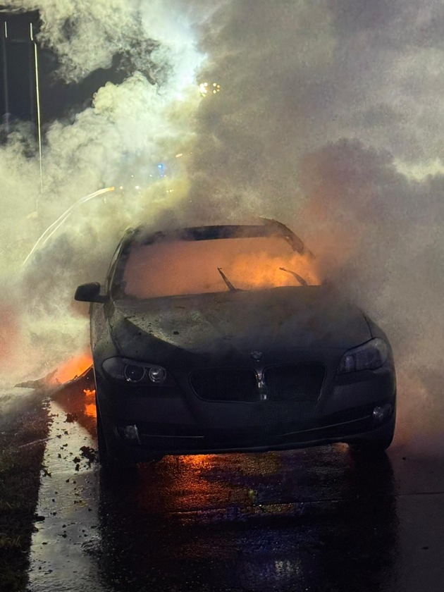 FW-EN: PKW-Brand auf Autobahn