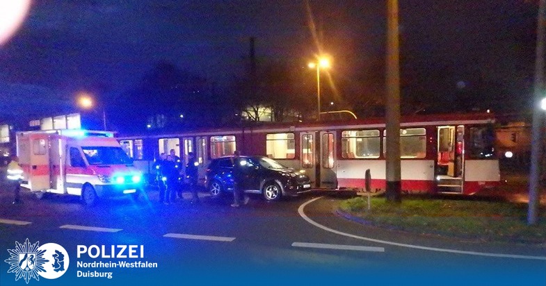POL-DU: Obermarxloh: Pkw gegen Straßenbahn - zwei Leichtverletzte