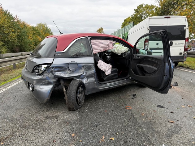 FW Paderborn: Verkehrsunfall auf der B64 sorgt für Verkehrsbeeinträchtigung