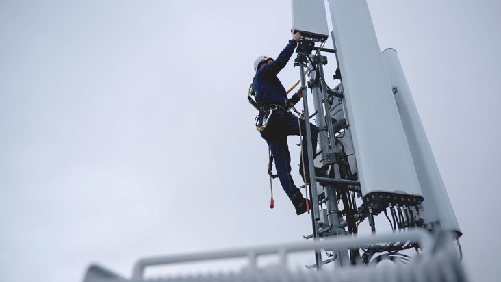Ericsson GmbH: Ericsson und Vodafone schließen fünfjährige Partnerschaft im Bereich programmierbare Netze