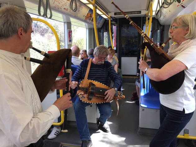 Dudelsackmusik auf der Linie 7