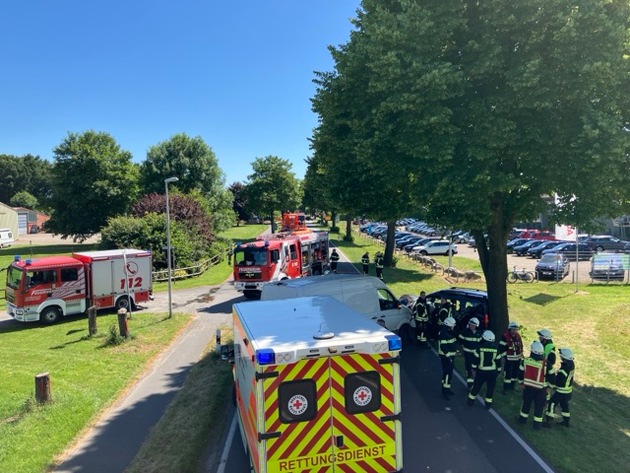 POL-STD: Beckdorf: Schwerer Verkehrsunfall im Begegnungsverkehr