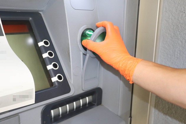 POL-ME: Polizei warnt vor manipulierten Geldausgabeautomaten - Ratingen - 2007015