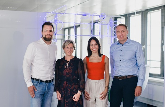 Flip GmbH: Wirtschaftsministerin Hoffmeister-Kraut unterstützt Start-Up-Standort Stuttgart: Bosch führt Flip als Mitarbeiter-Plattform für die operative Fläche ein