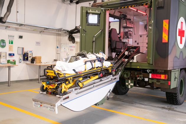 Sanitätsdienst der Bundeswehr erhält neues Material für die Notfallversorgung