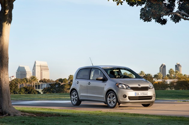 SKODA Citigo mit automatisiertem Schaltgetriebe ab sofort auch in besonders sparsamer Green tec-Version erhältlich (FOTO)